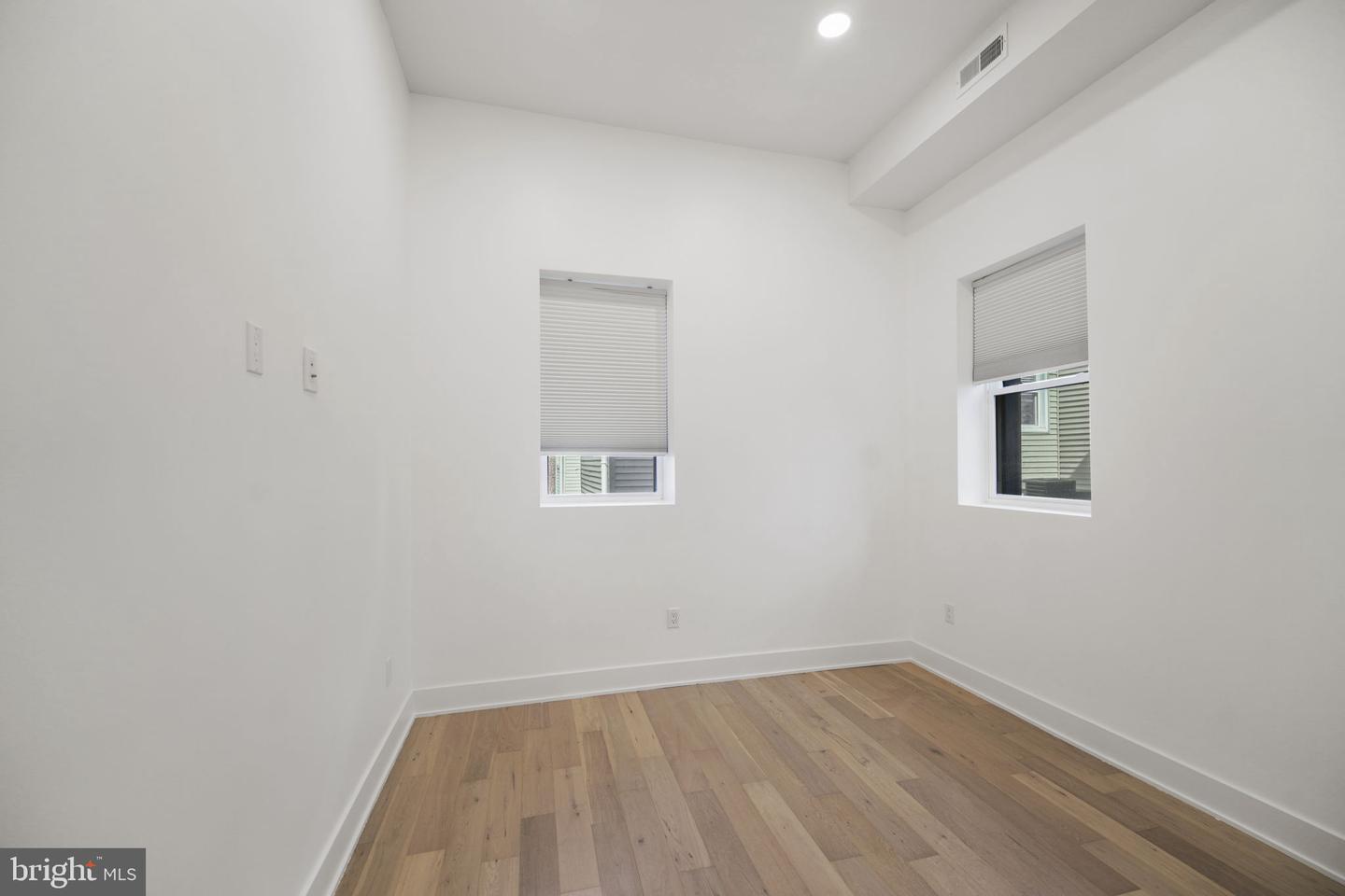 1027 Christian St Property Photo 33