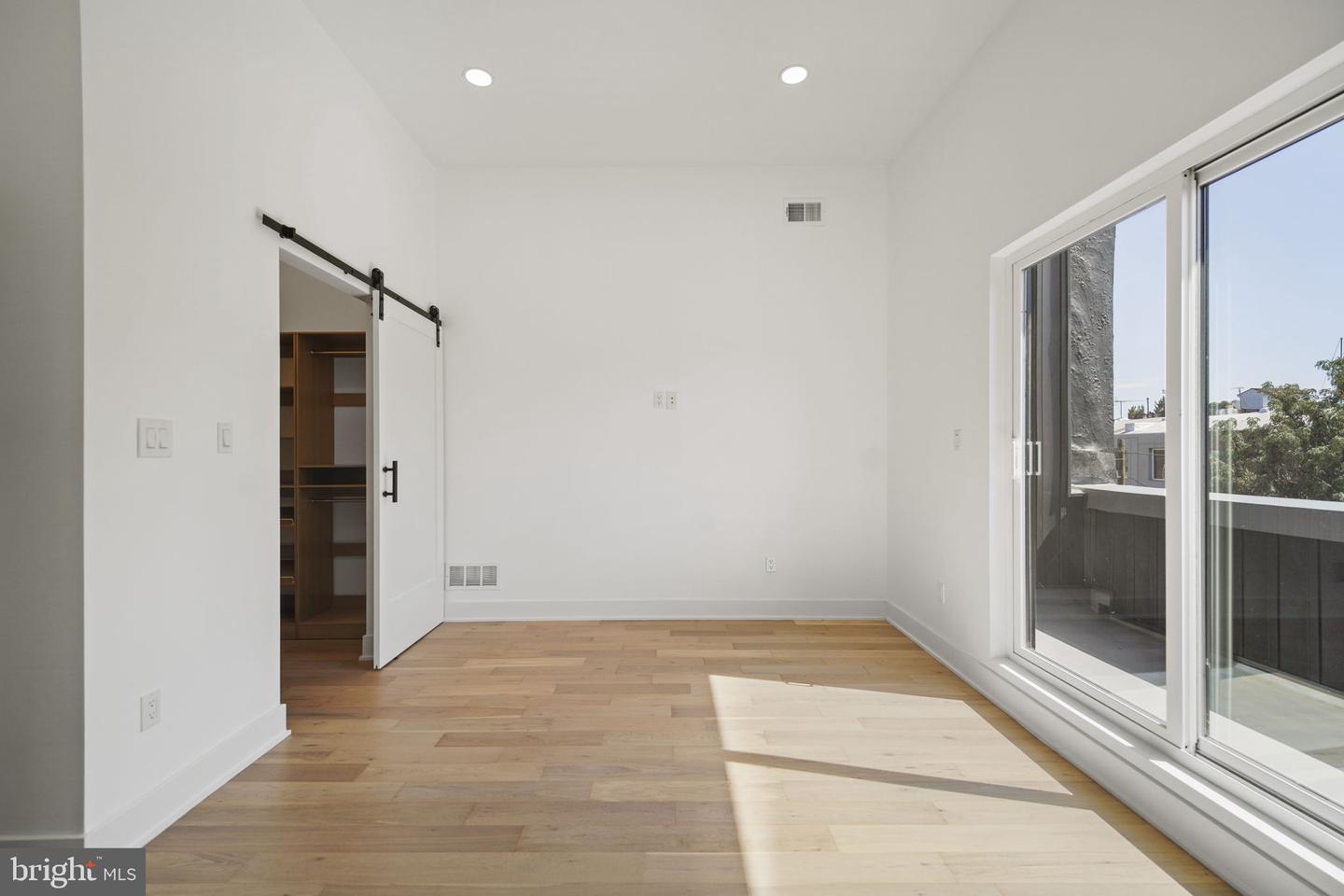 1027 Christian St Property Photo 36