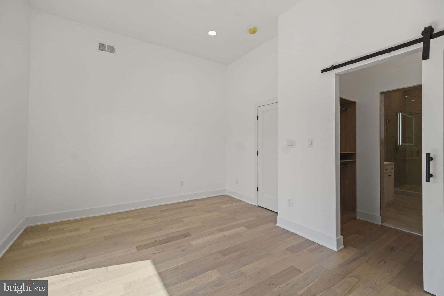 1027 Christian St Property Photo 37