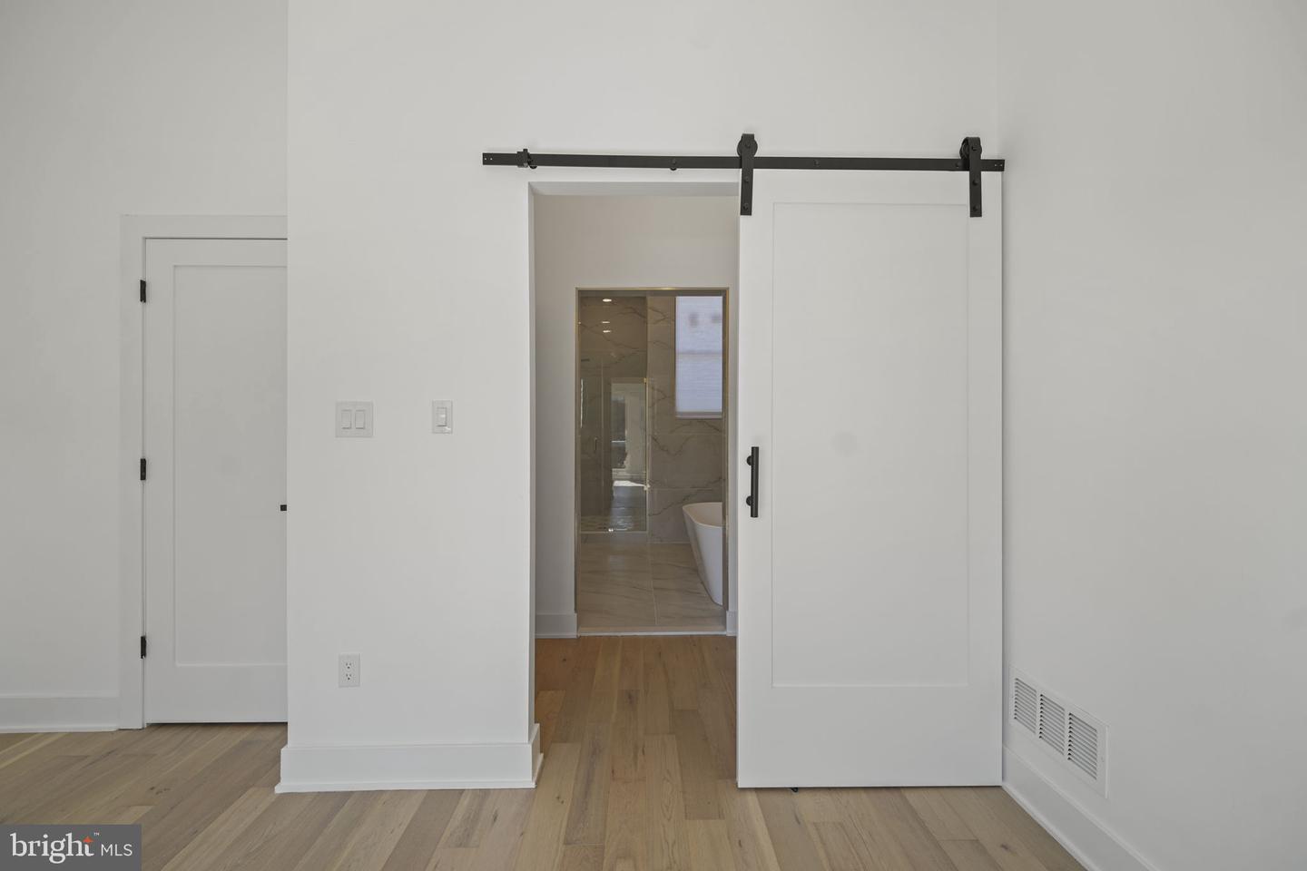 1027 Christian St Property Photo 38