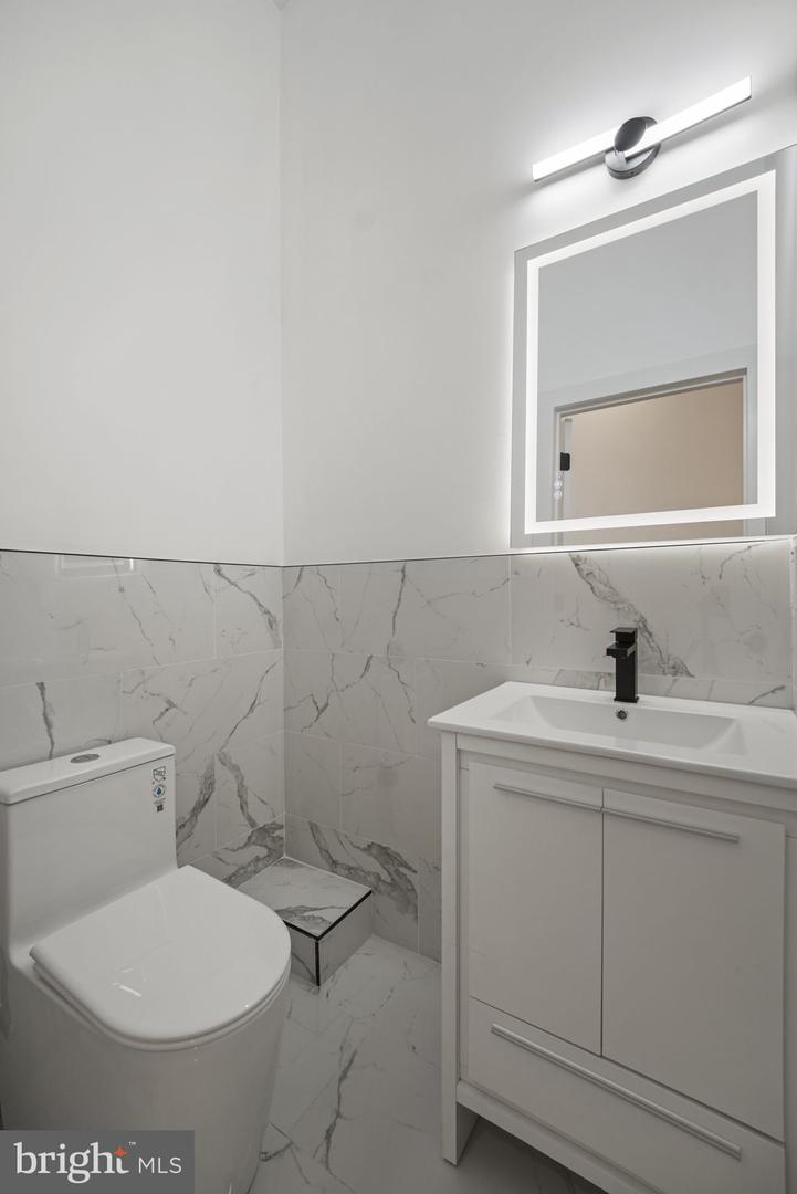 1027 Christian St Property Photo 58