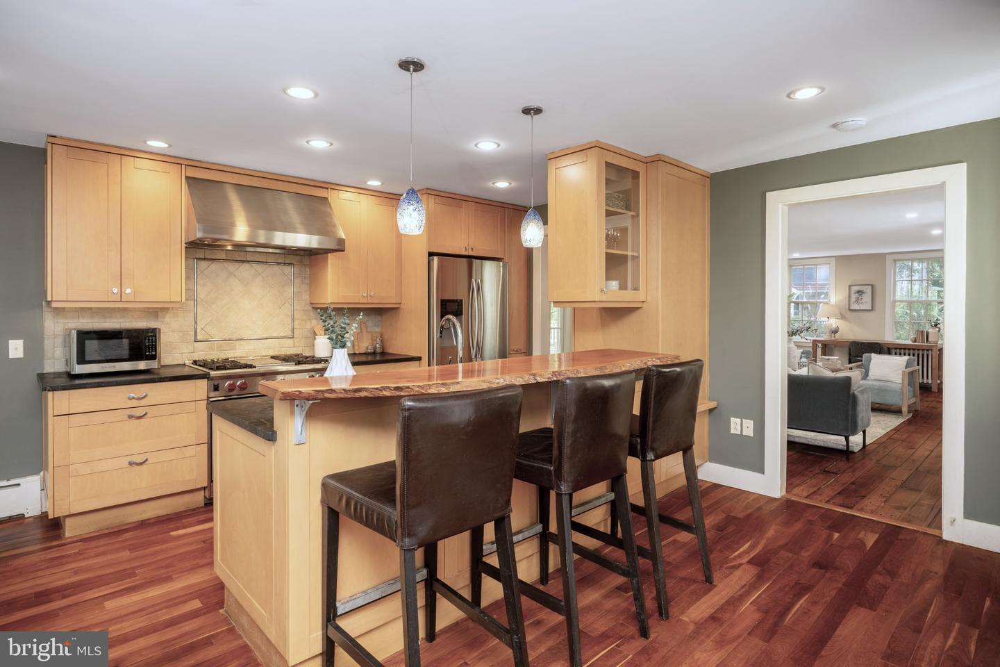 39 W Gravers Ln Property Photo 6