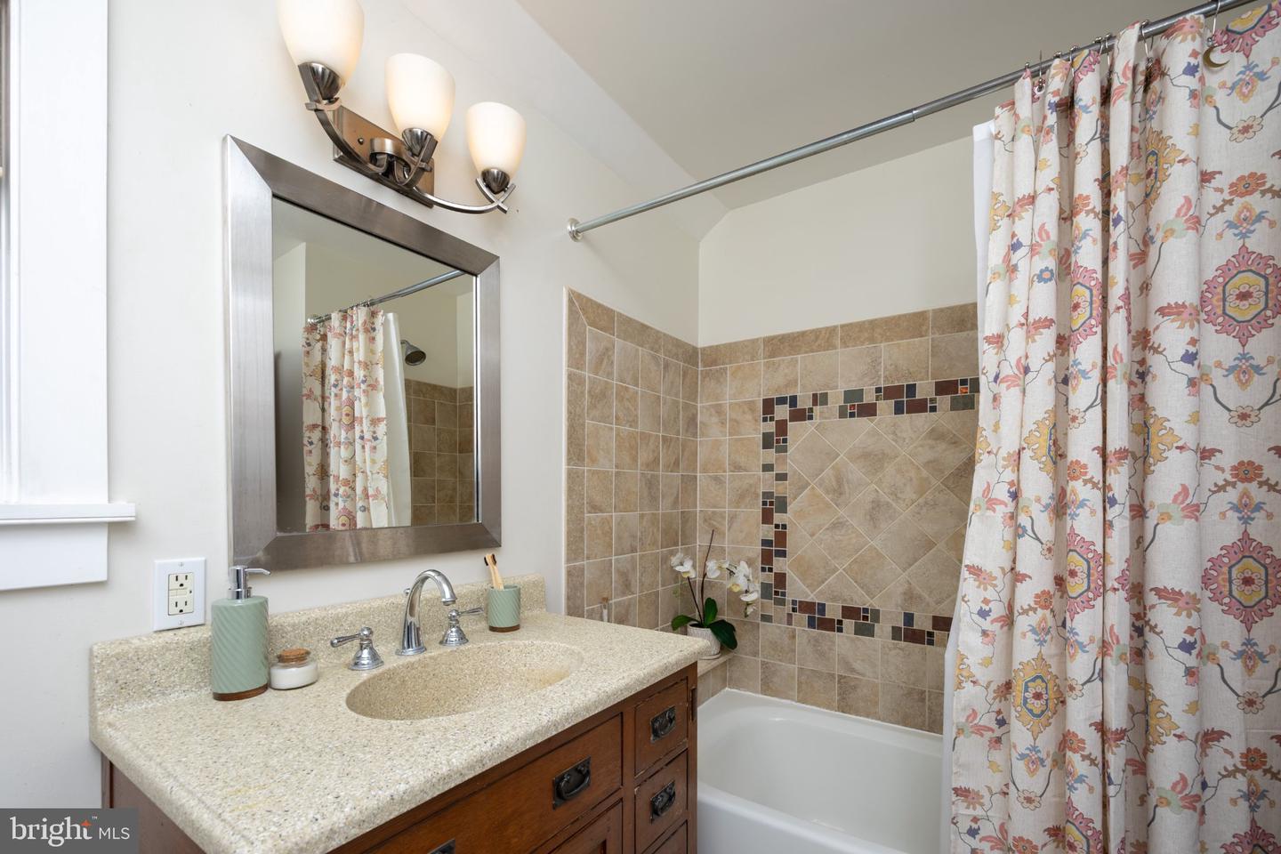 39 W Gravers Ln Property Photo 13
