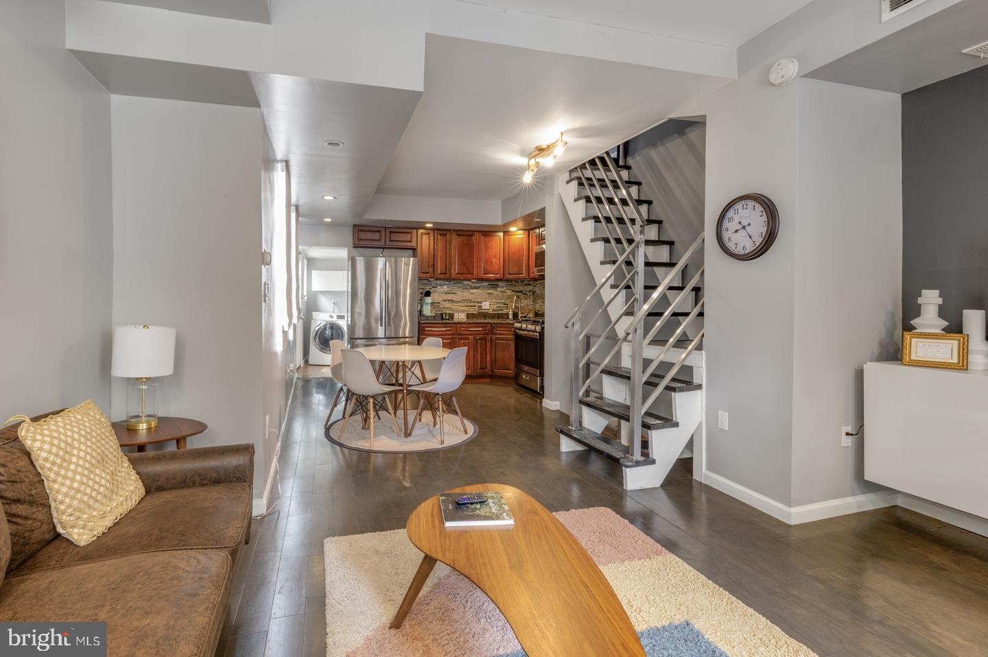 1104 E DUNTON ST Property Photo 1