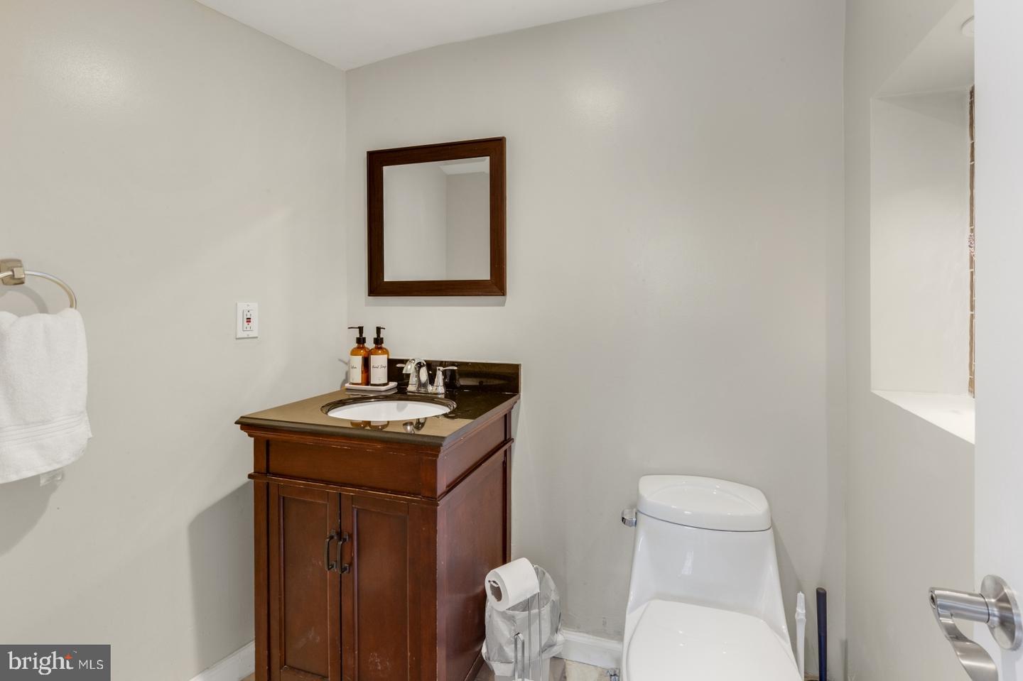 1104 E Dunton St Property Photo 10