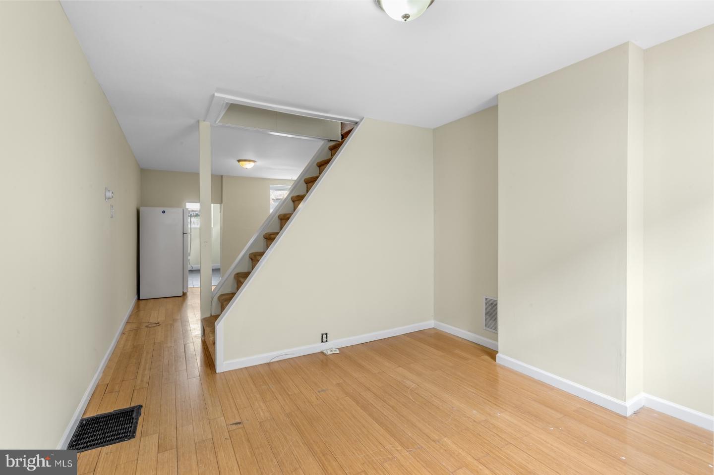 2033 E LETTERLY ST Property Photo 1