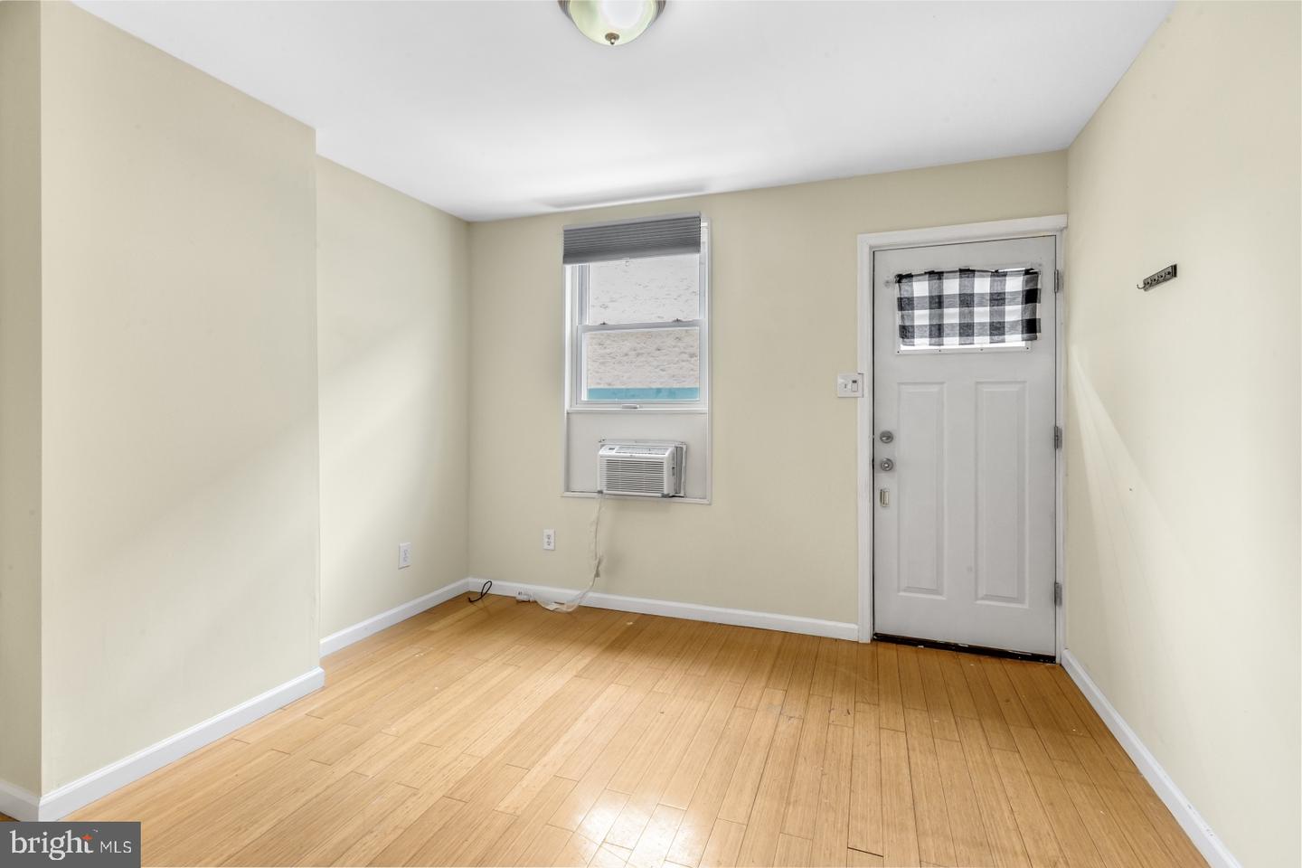 2033 E Letterly St Property Photo 2