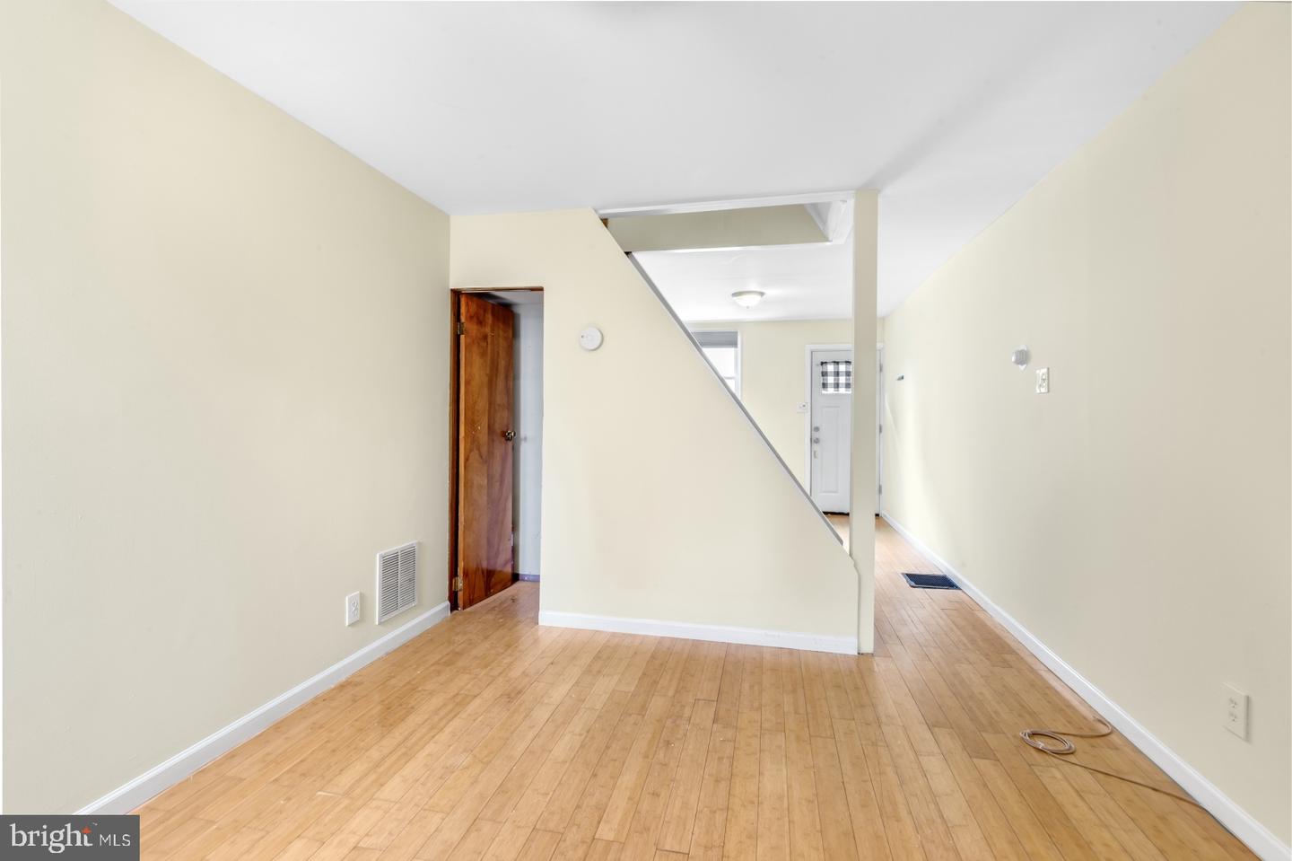 2033 E Letterly St Property Photo 5