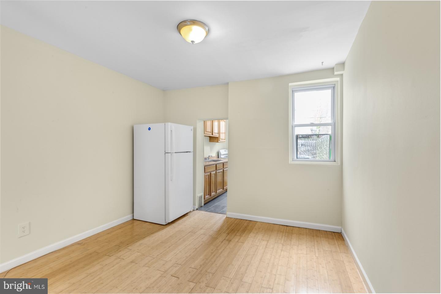2033 E Letterly St Property Photo 6