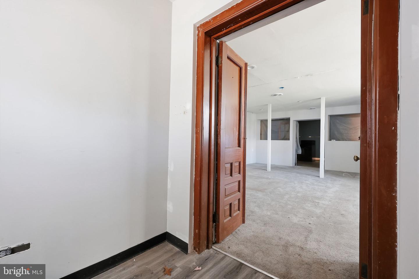 5602-08 Devon St Property Photo 3