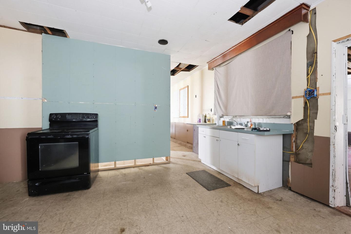 5602-08 Devon St Property Photo 9