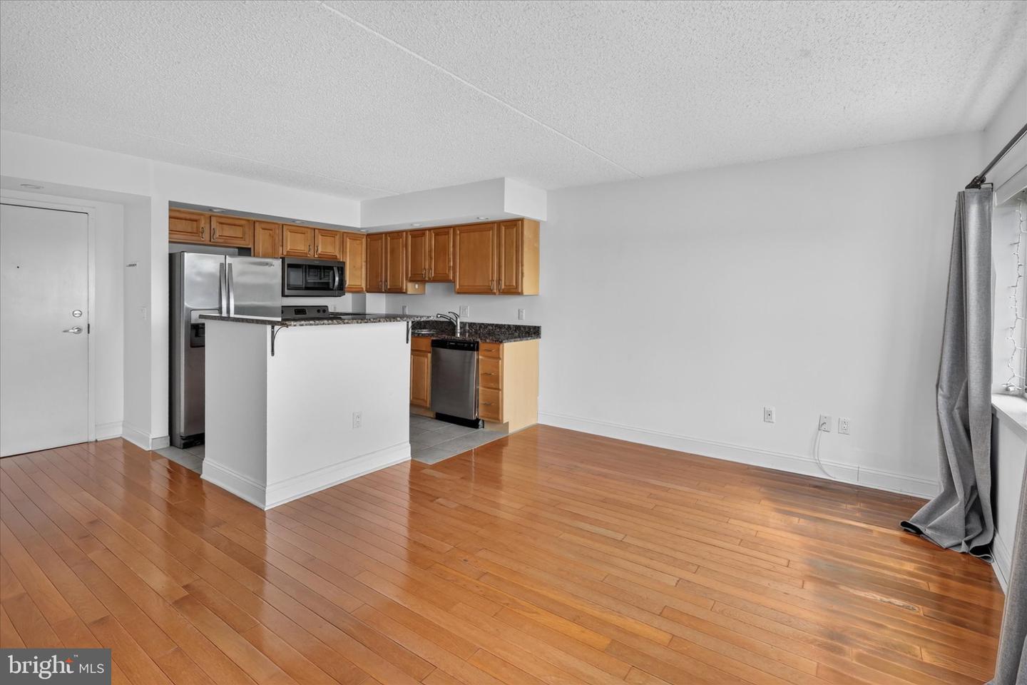 200 Lombard St #821 Property Photo 13