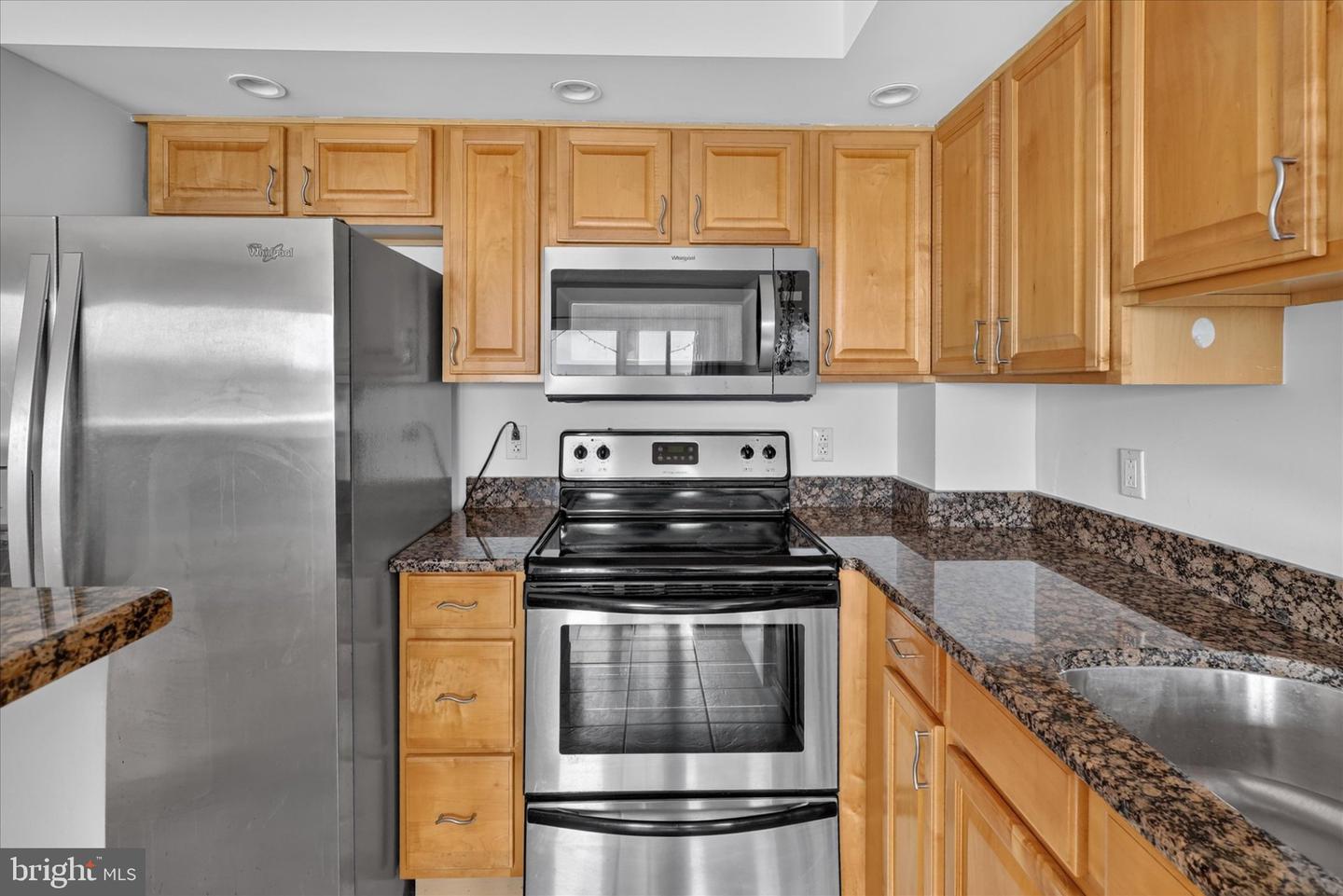 200 Lombard St #821 Property Photo 14