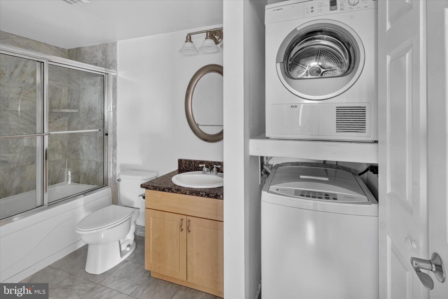 200 Lombard St #821 Property Photo 15