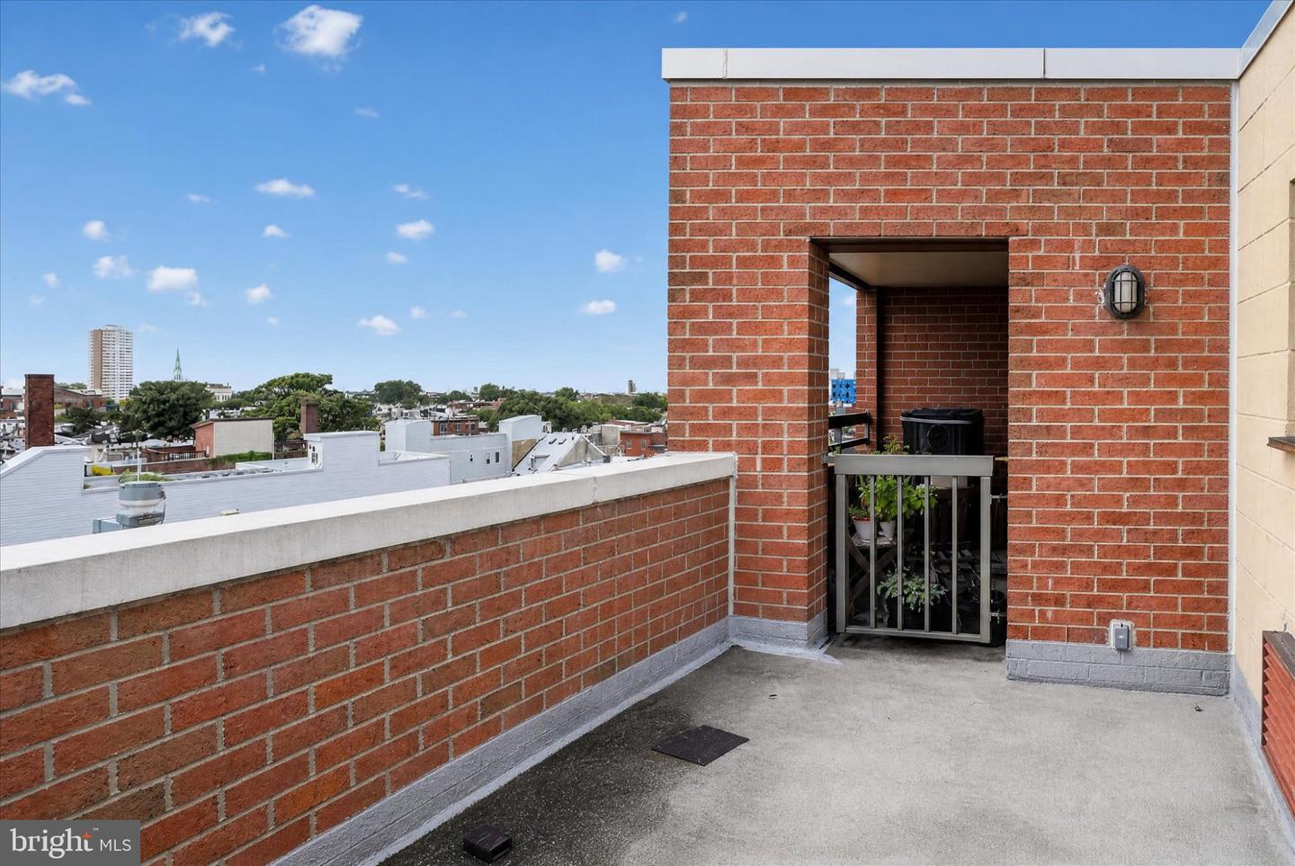 200 Lombard St #821 Property Photo 21