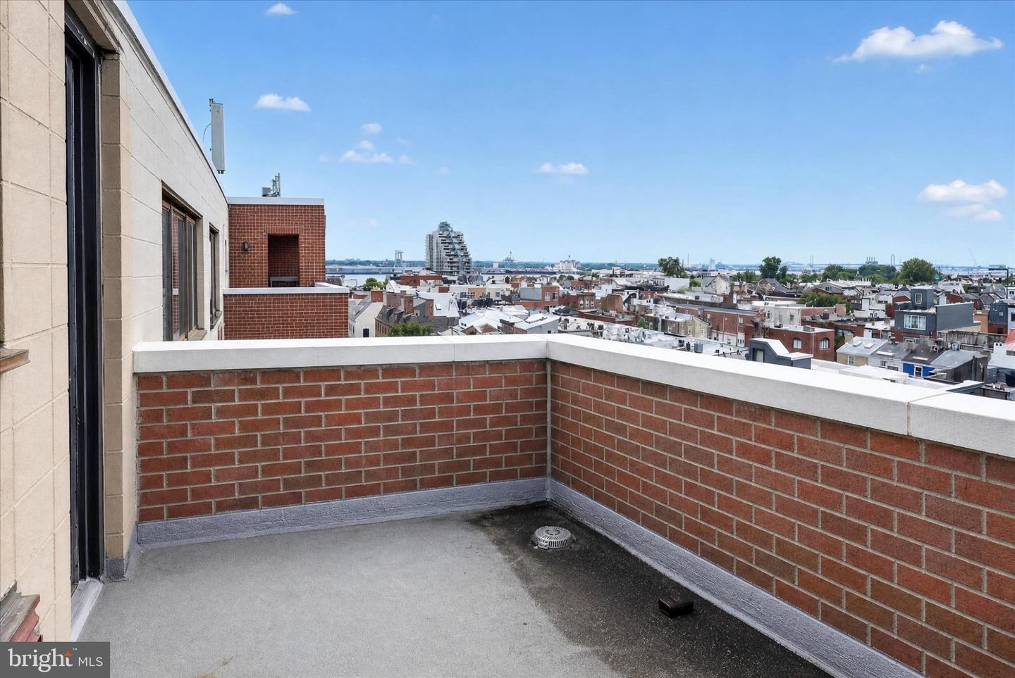 200 Lombard St #821 Property Photo 22