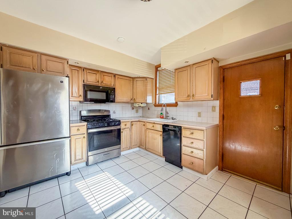 1533 Rosalie Property Photo 16