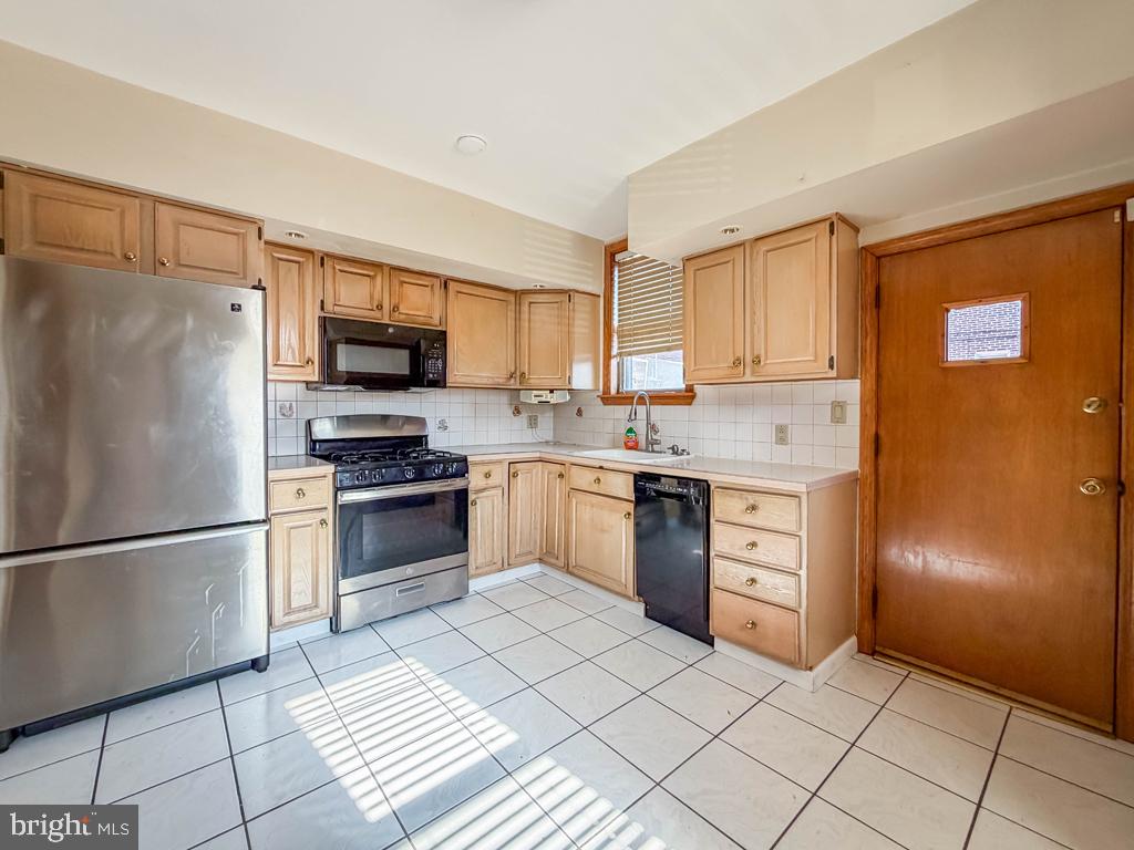 1533 Rosalie Property Photo 19