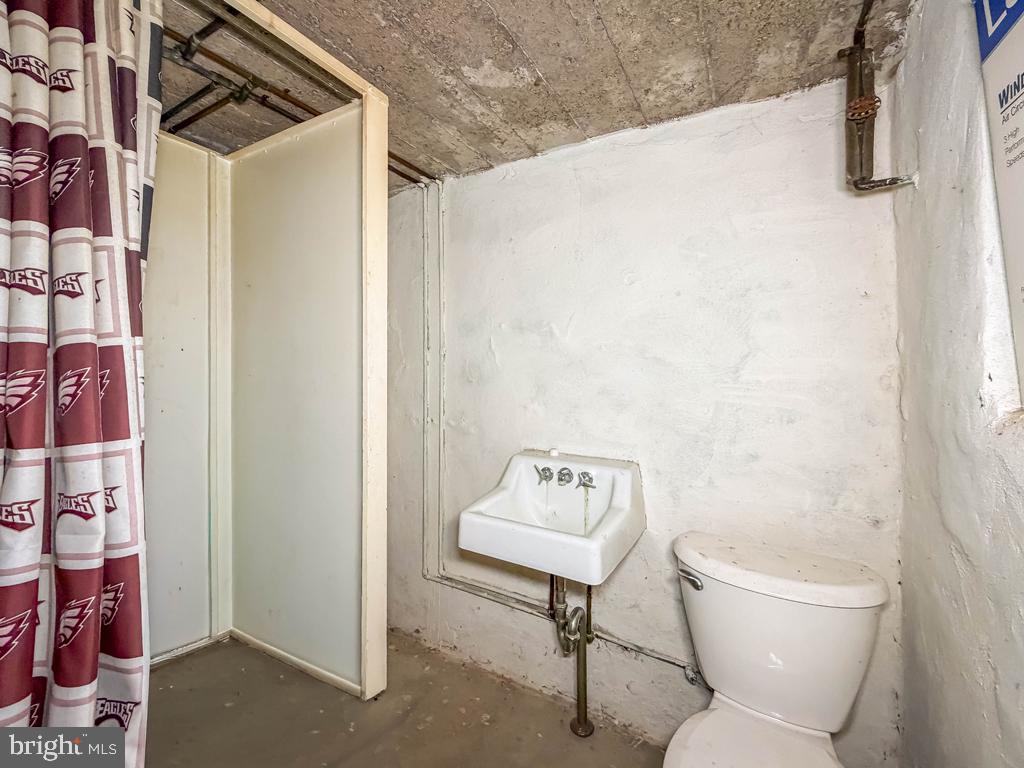 1533 Rosalie Property Photo 34