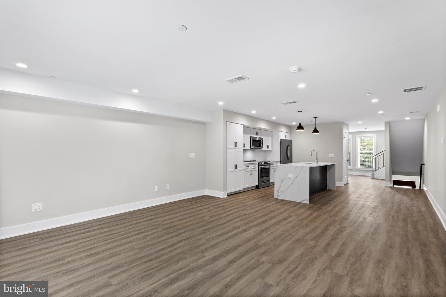 2144 Lombard Property Photo 2