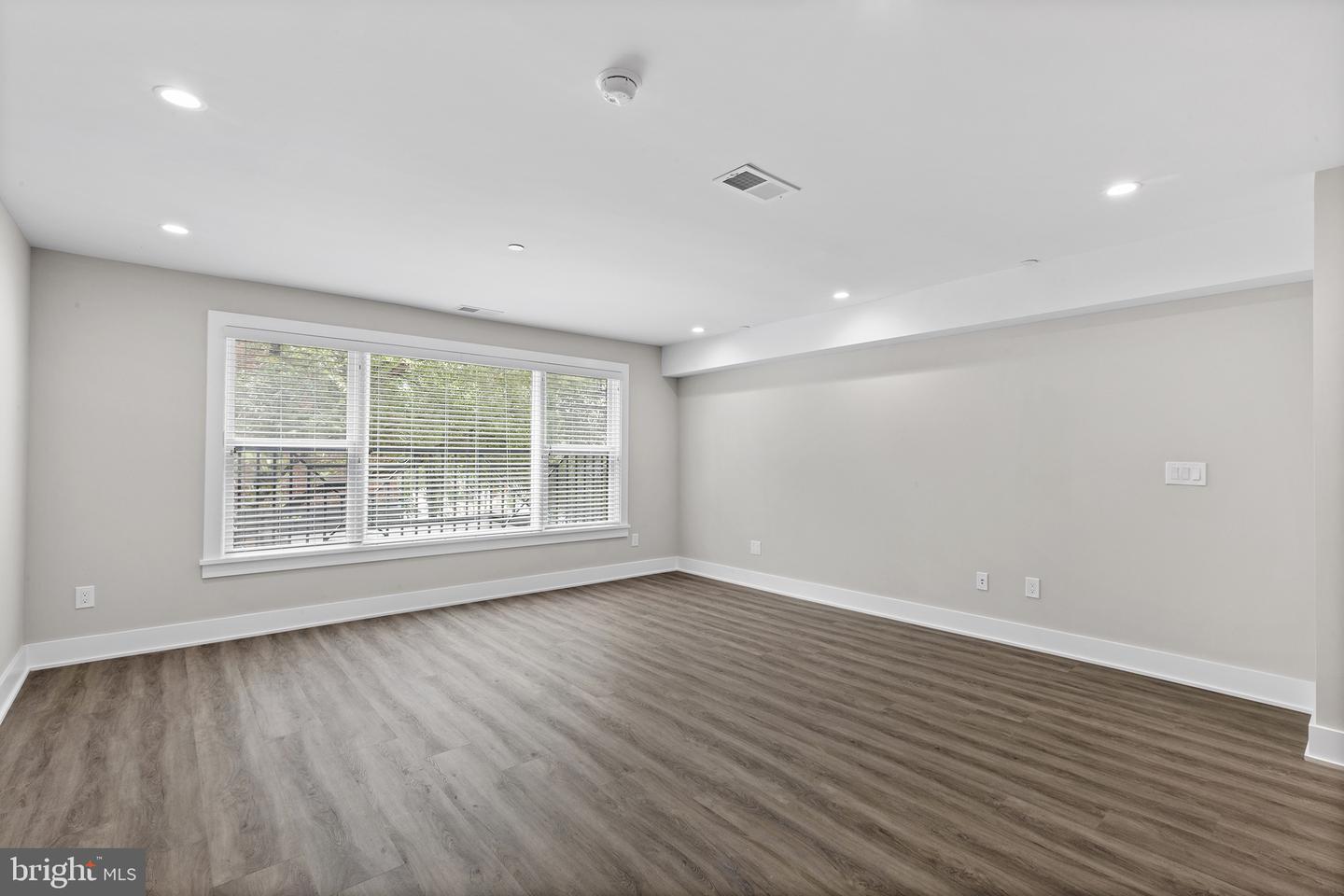 2144 Lombard Property Photo 3