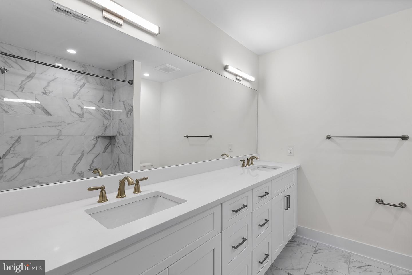2144 Lombard Property Photo 15