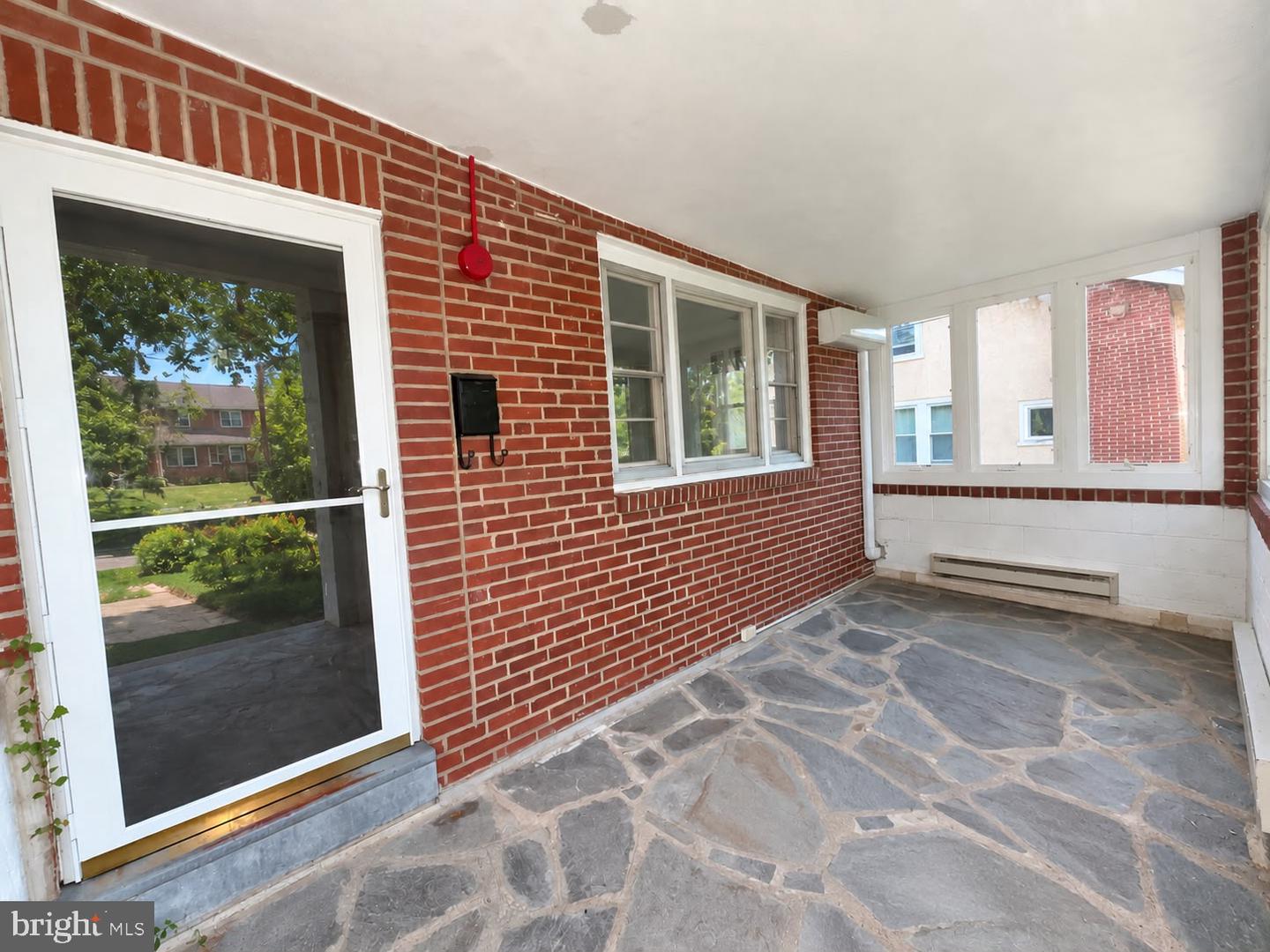6797 Lawnton St Property Photo 2
