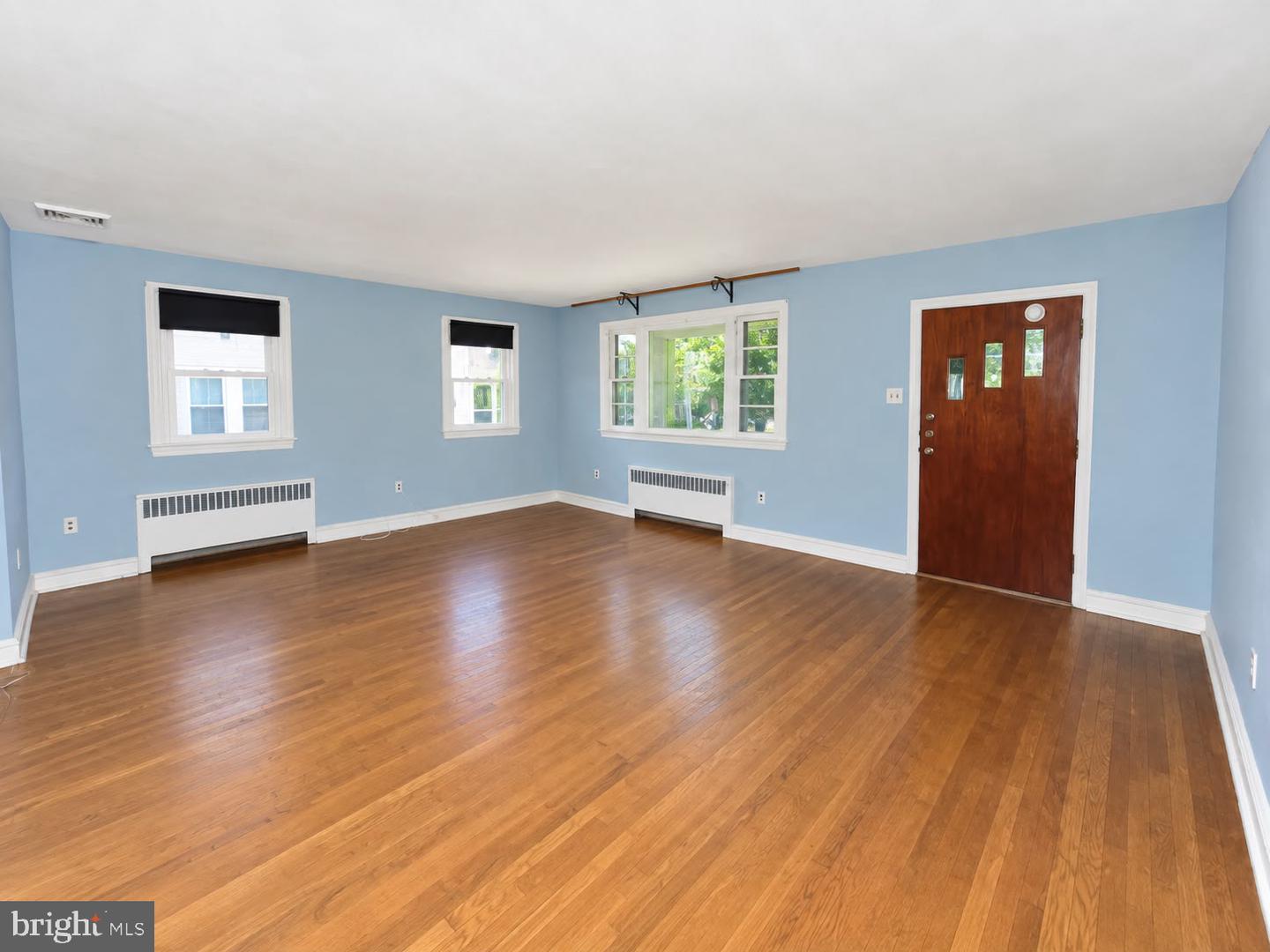 6797 Lawnton St Property Photo 5