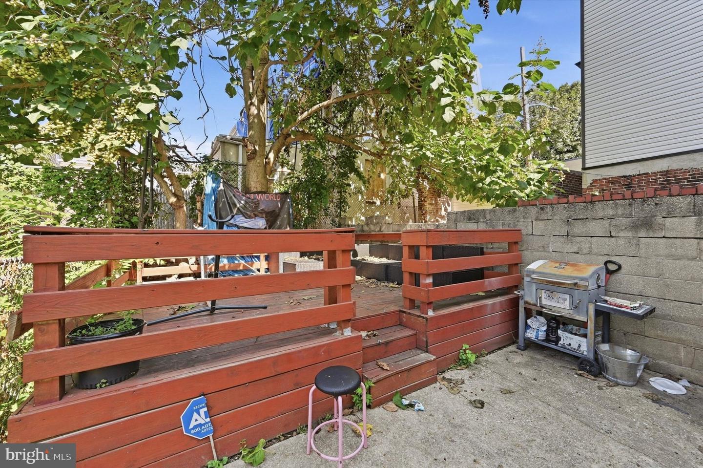 337 E Haines St Property Photo 15
