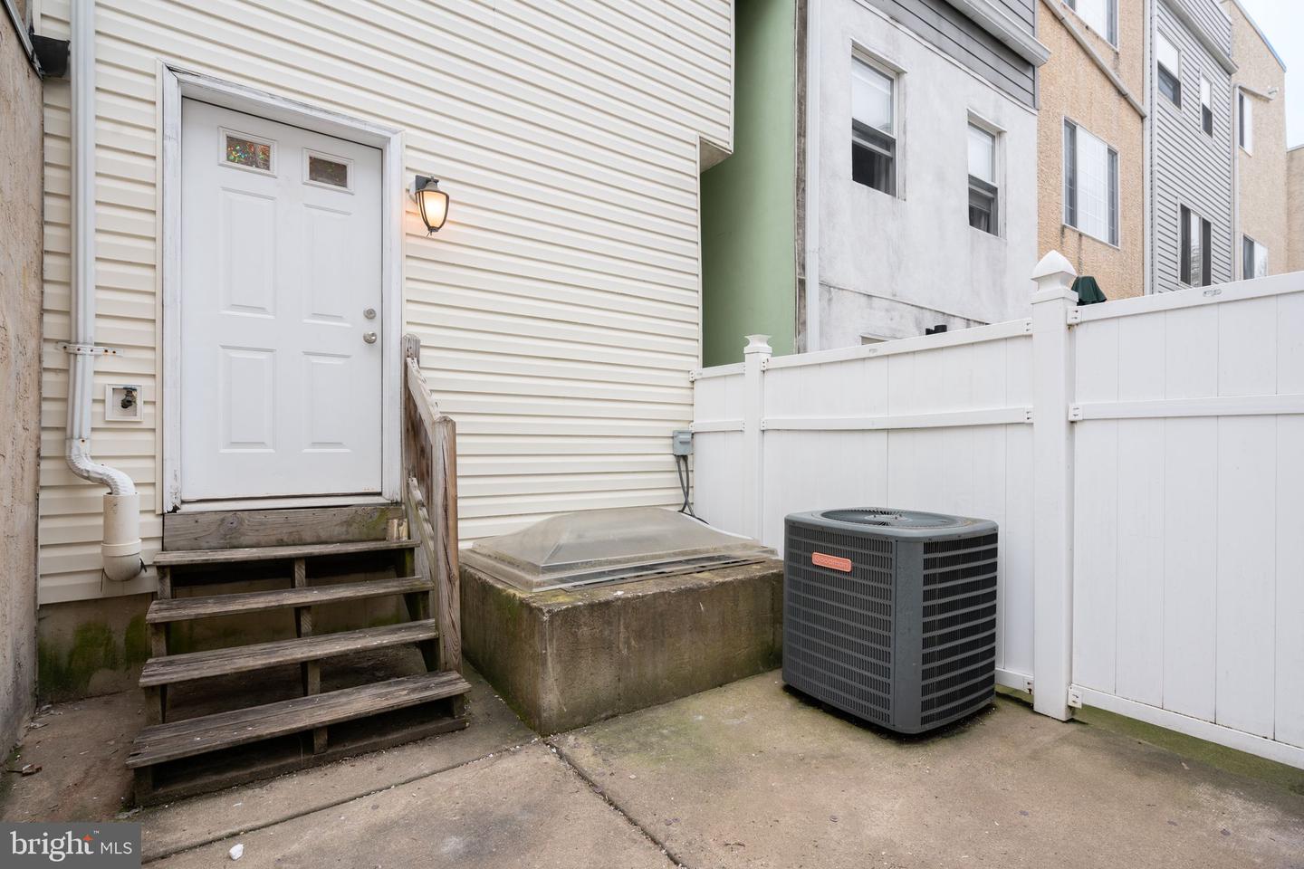 1014 S Cleveland St Property Photo 5