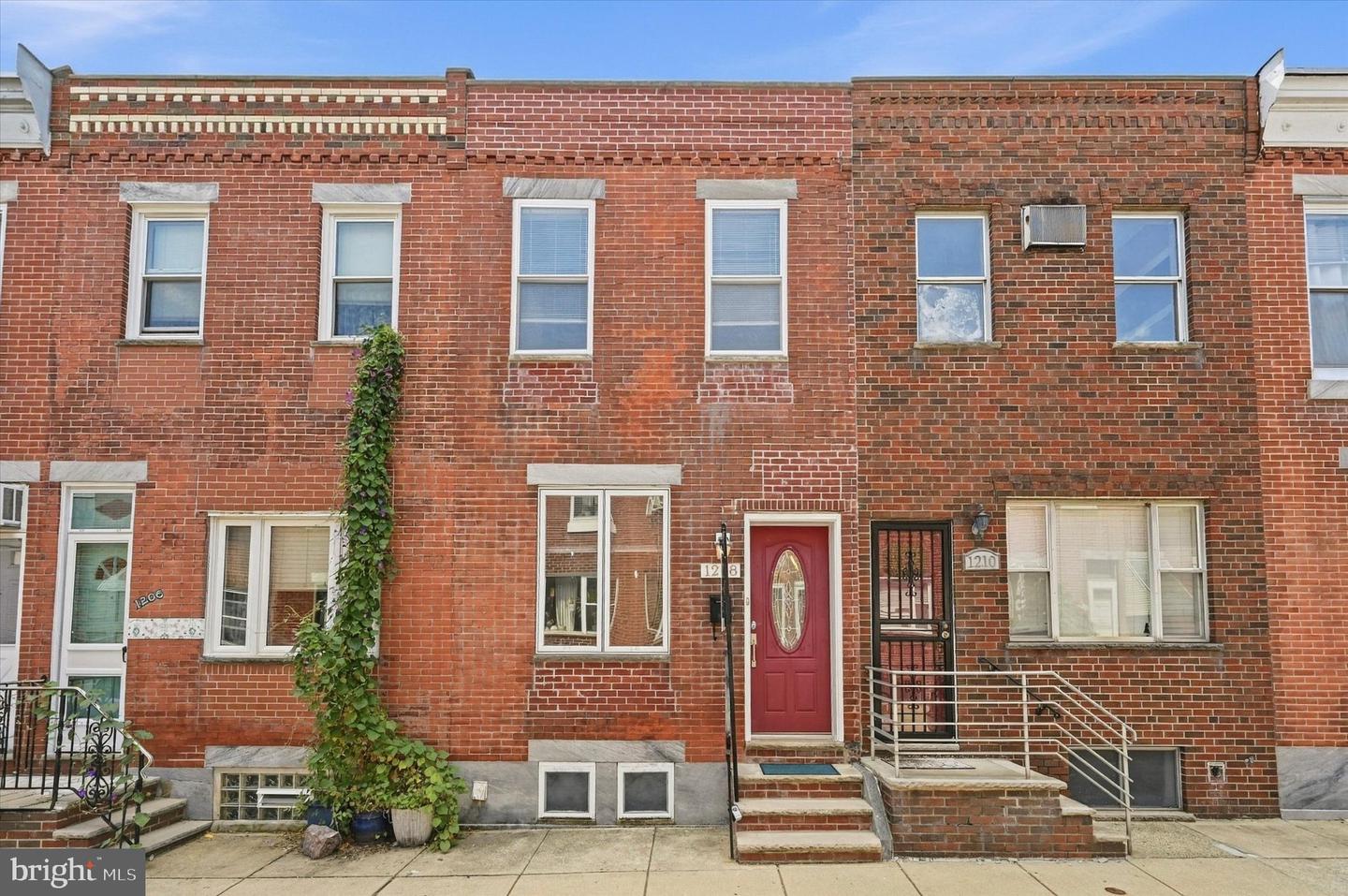 1208 Tree St Property Photo 1