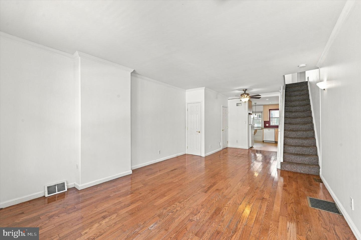 1208 Tree St Property Photo 3