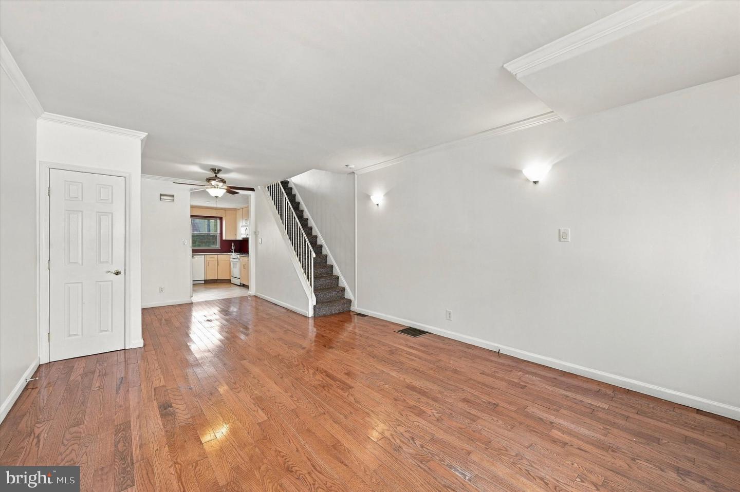 1208 Tree St Property Photo 4