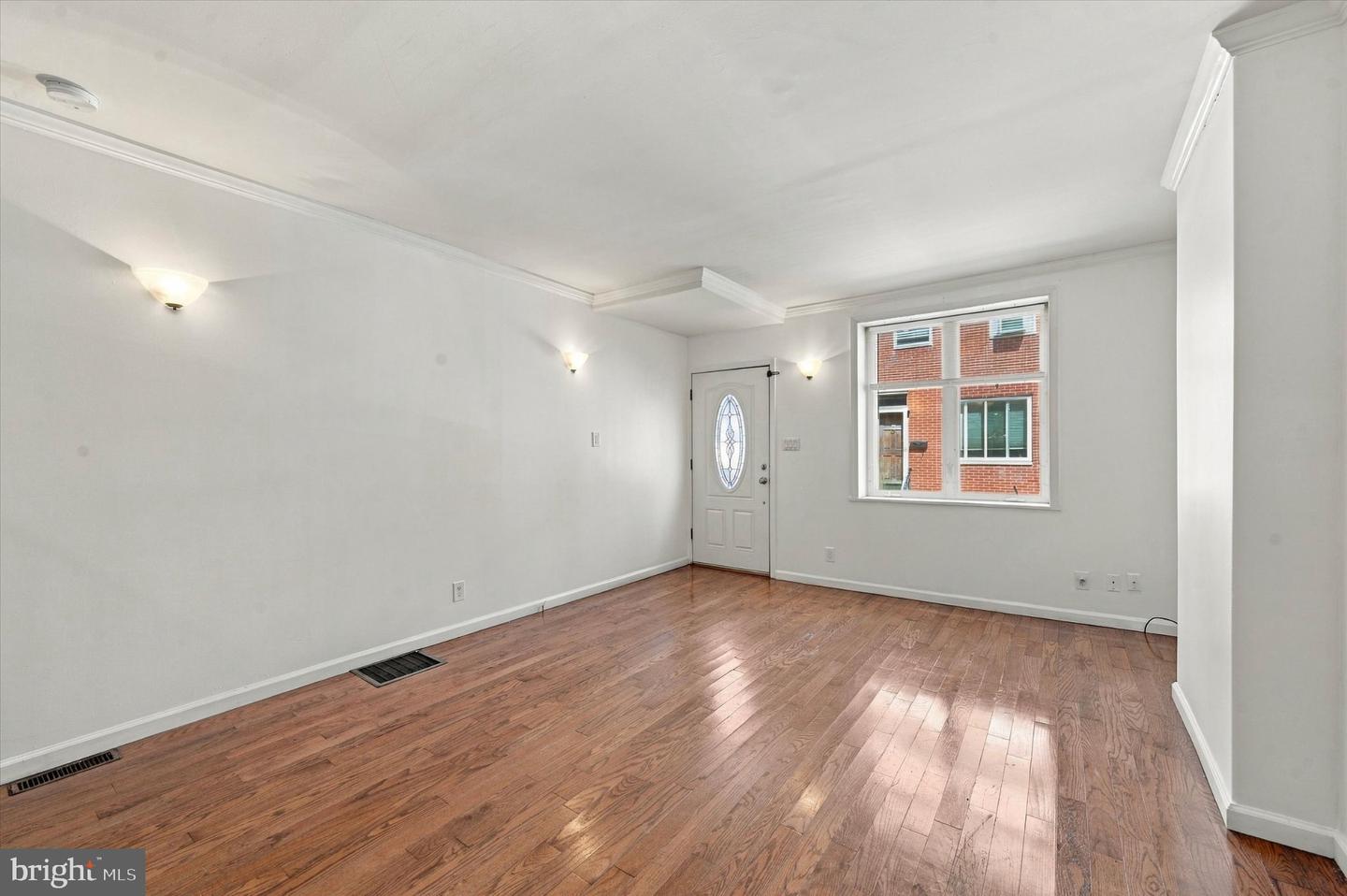 1208 Tree St Property Photo 6