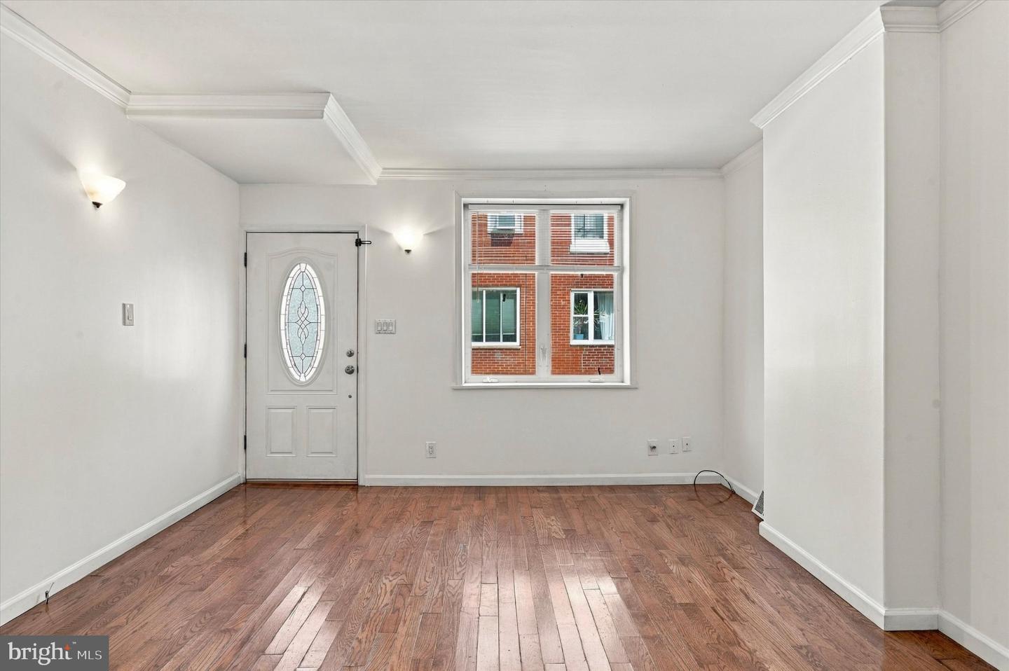 1208 Tree St Property Photo 8