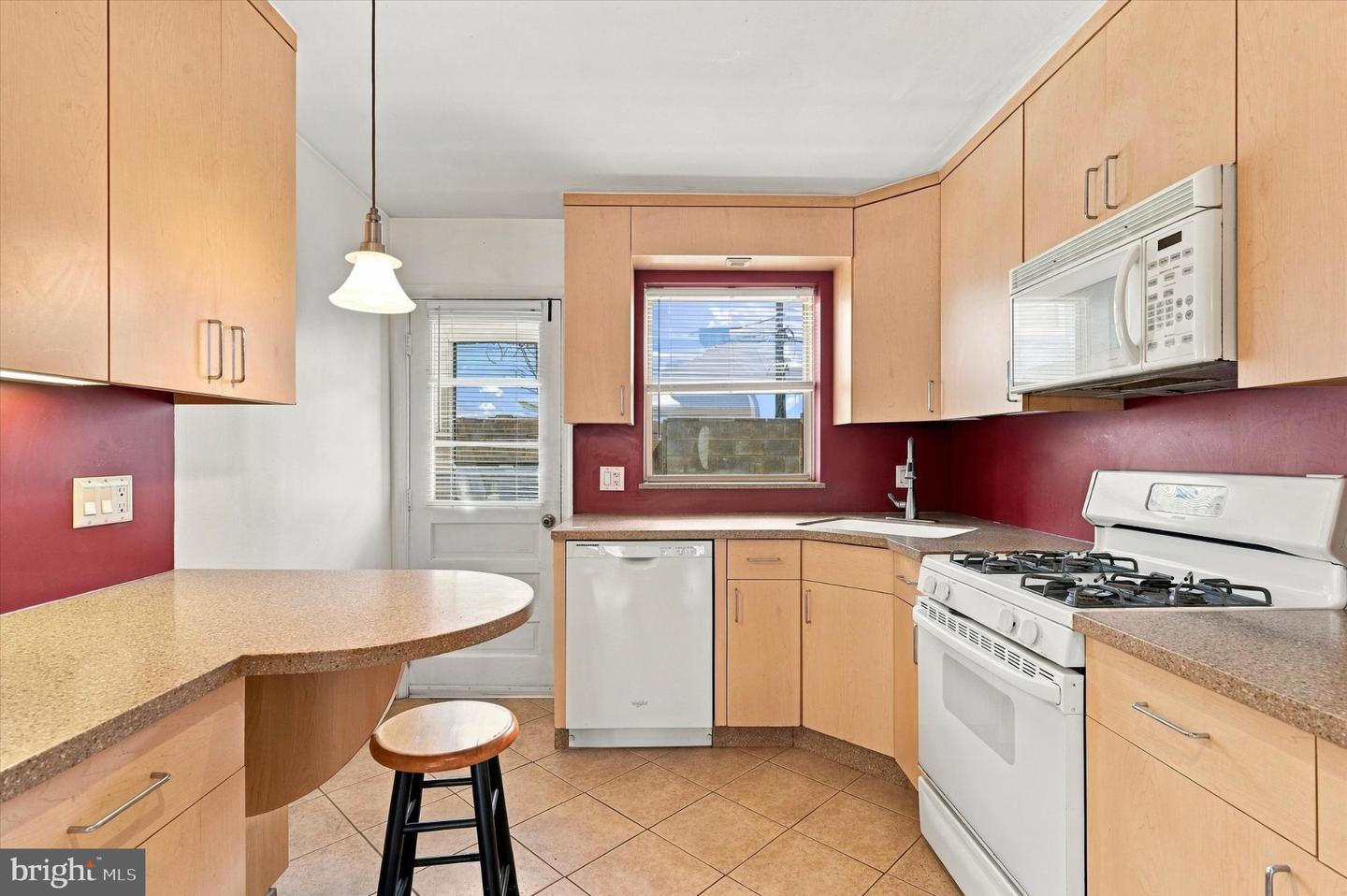 1208 Tree St Property Photo 9