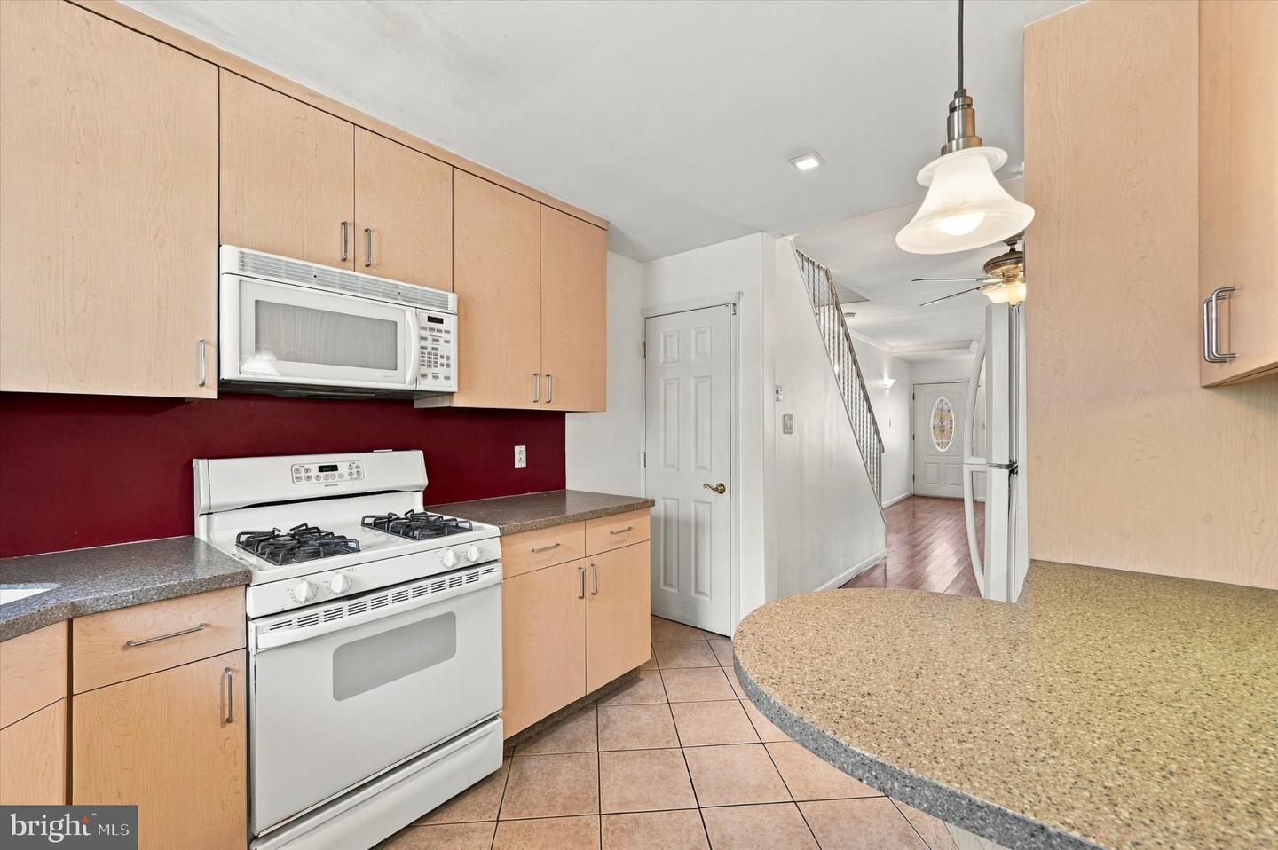 1208 Tree St Property Photo 10