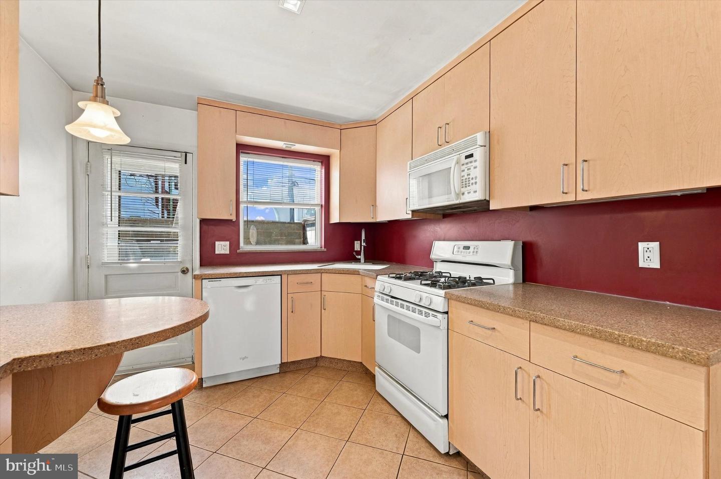1208 Tree St Property Photo 12