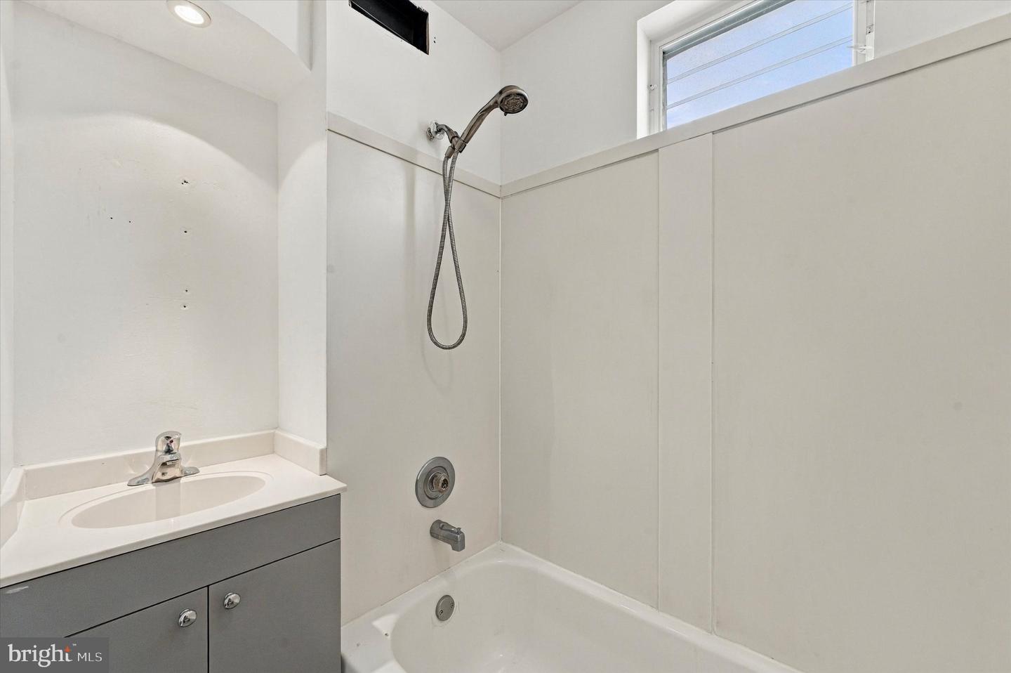 1208 Tree St Property Photo 22