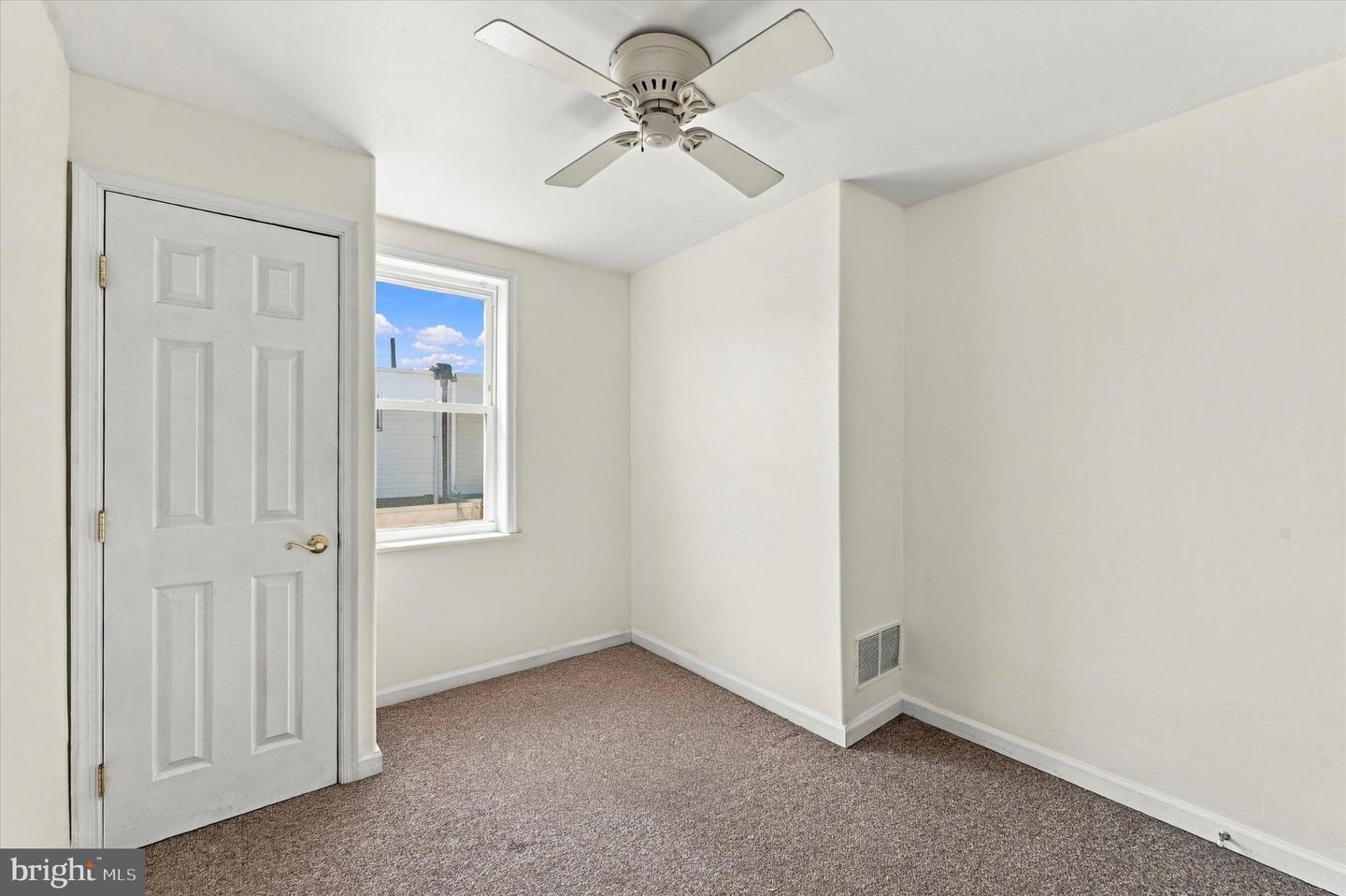 1208 Tree St Property Photo 23