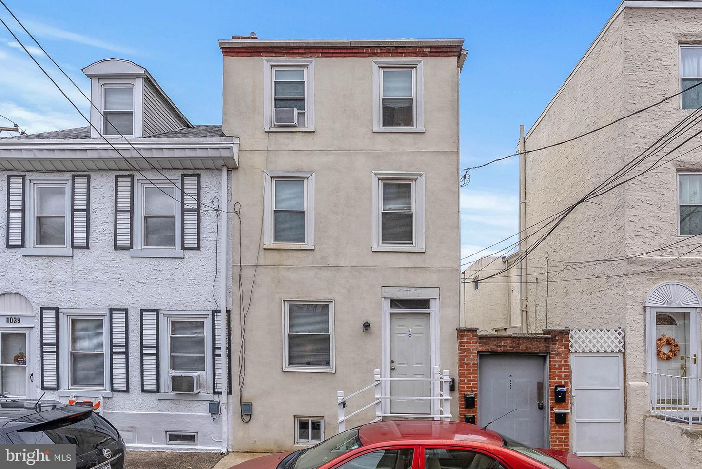 1037 CREASE ST Property Photo 1