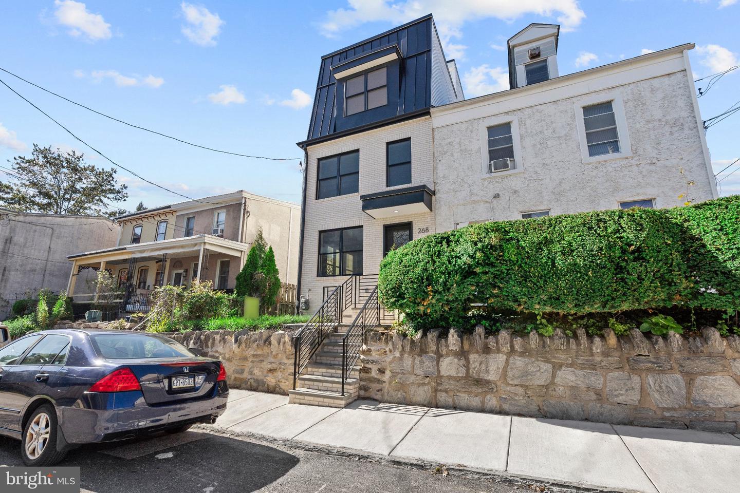 268 DUPONT ST Property Photo 1