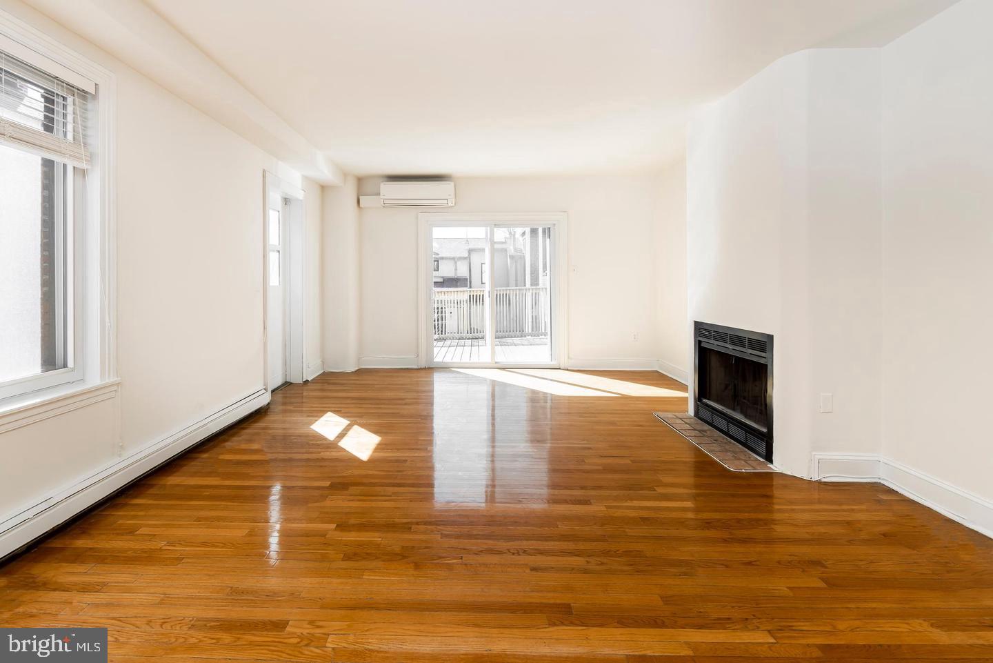 1912 SPRUCE ST #4F Property Photo 1