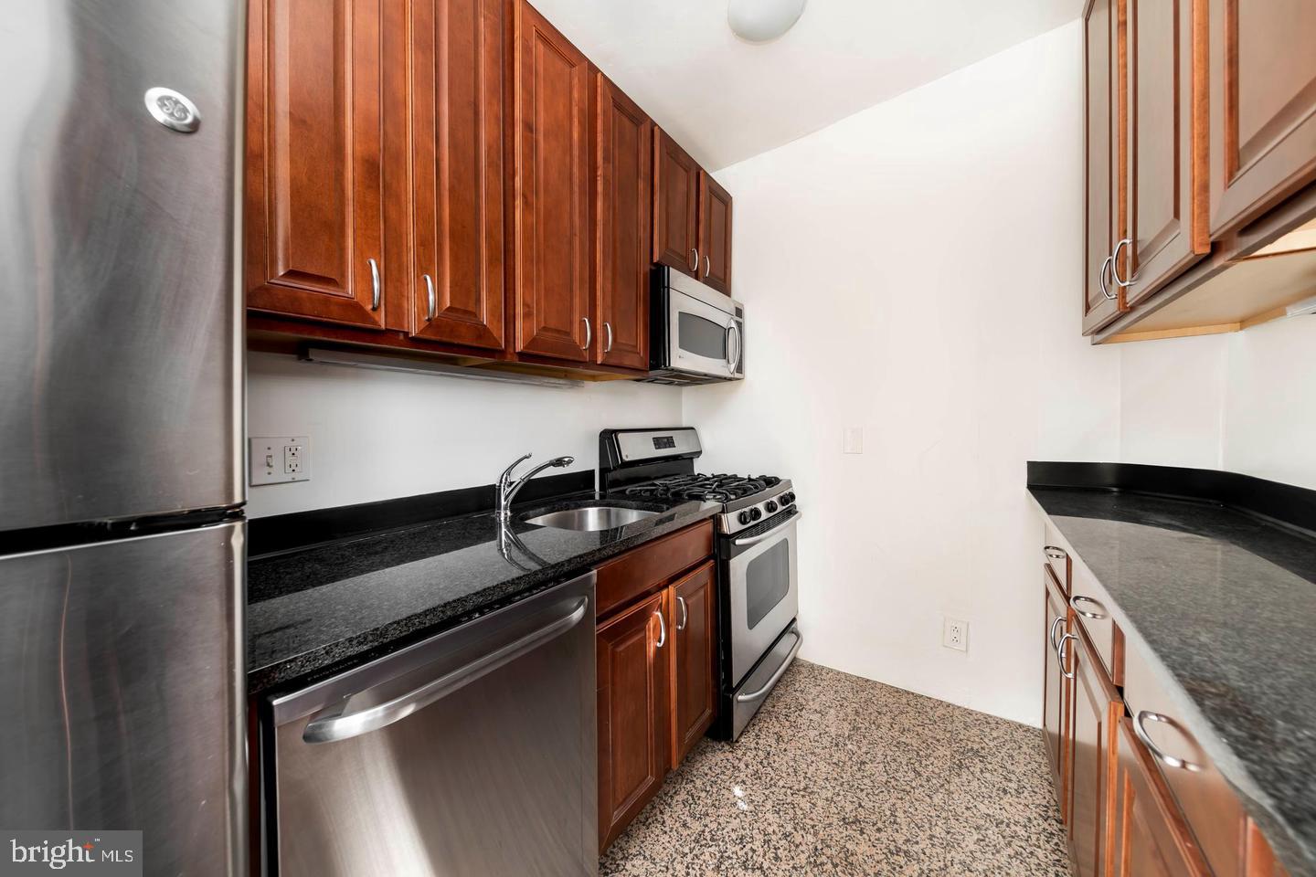 1912 Spruce St #4f Property Photo 4