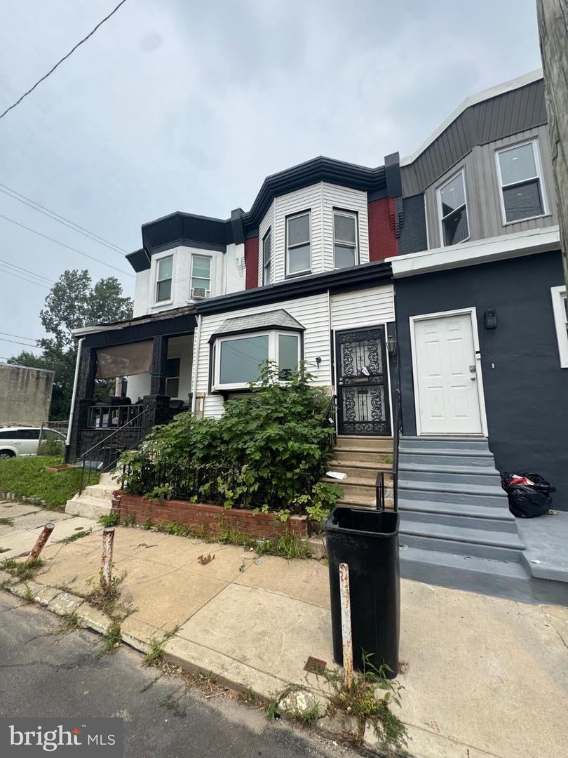 1203 S PEACH ST Property Photo 1
