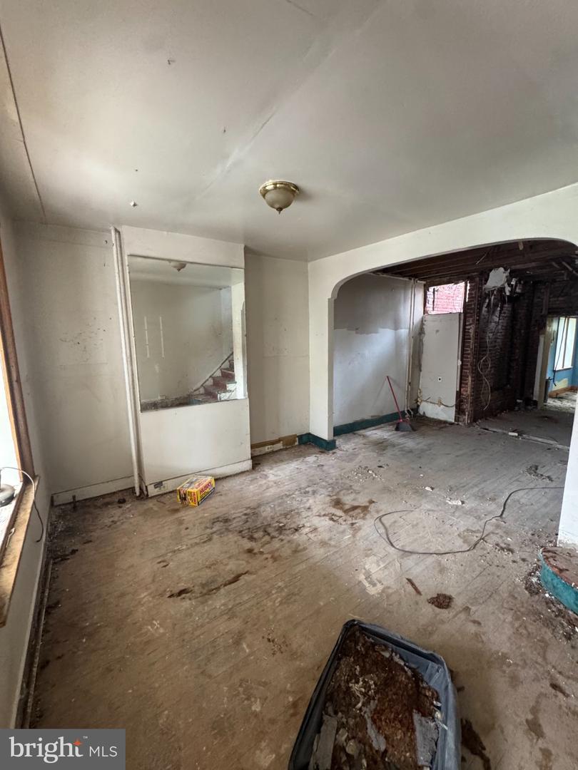 1203 S Peach St Property Photo 3