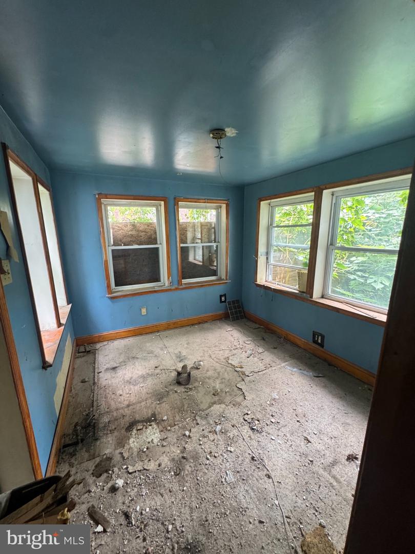 1203 S Peach St Property Photo 5