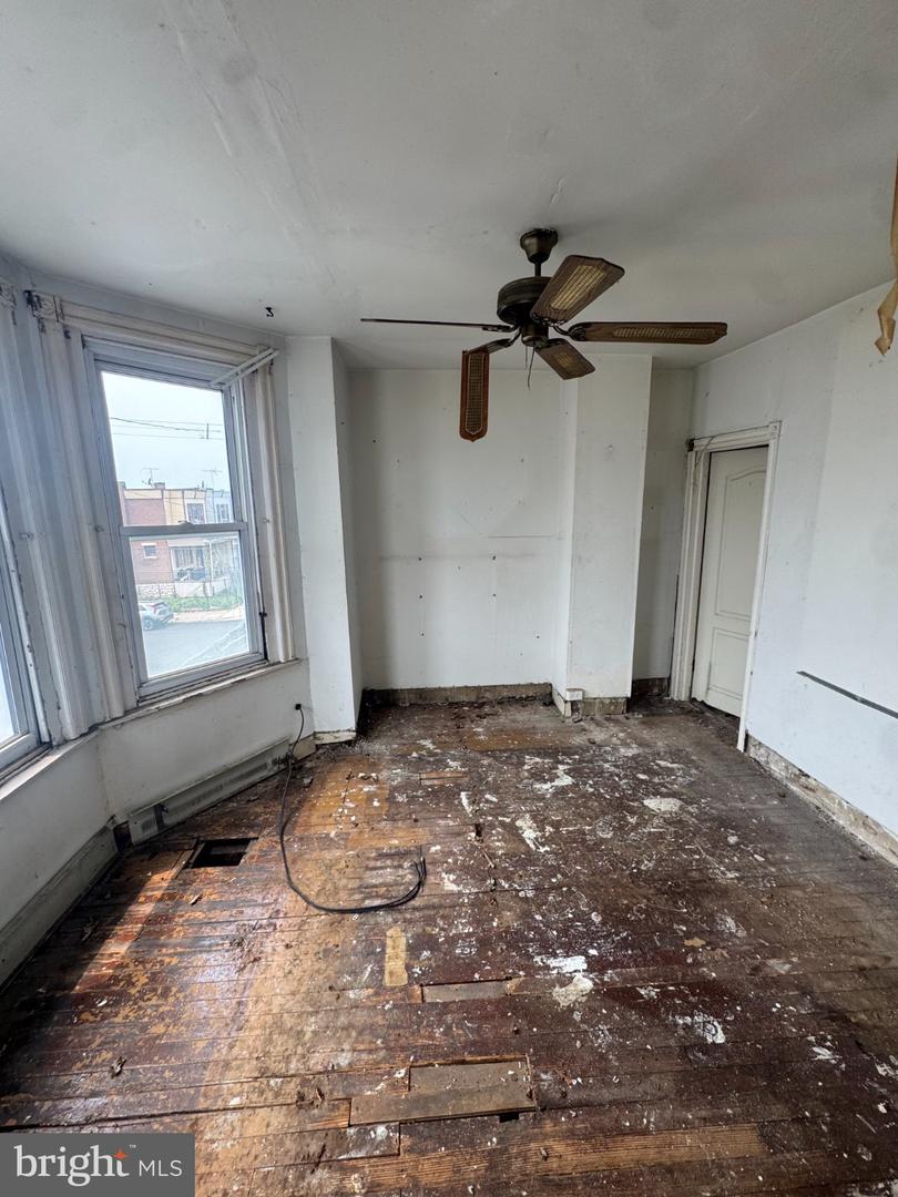 1203 S Peach St Property Photo 9