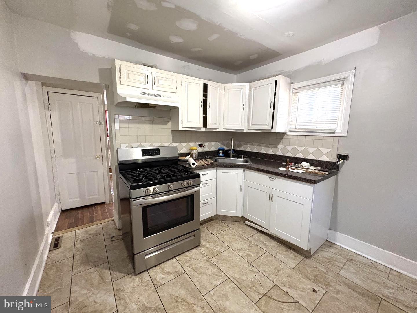 2069 E Birch St Property Photo 4