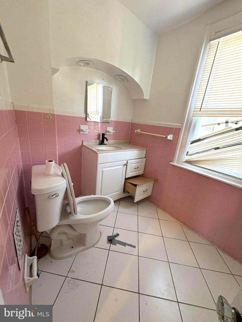 2069 E Birch St Property Photo 5